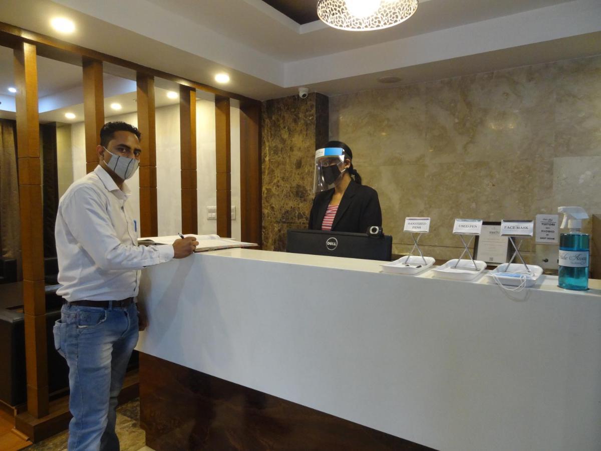 Hide Away Suites Noida Kültér fotó