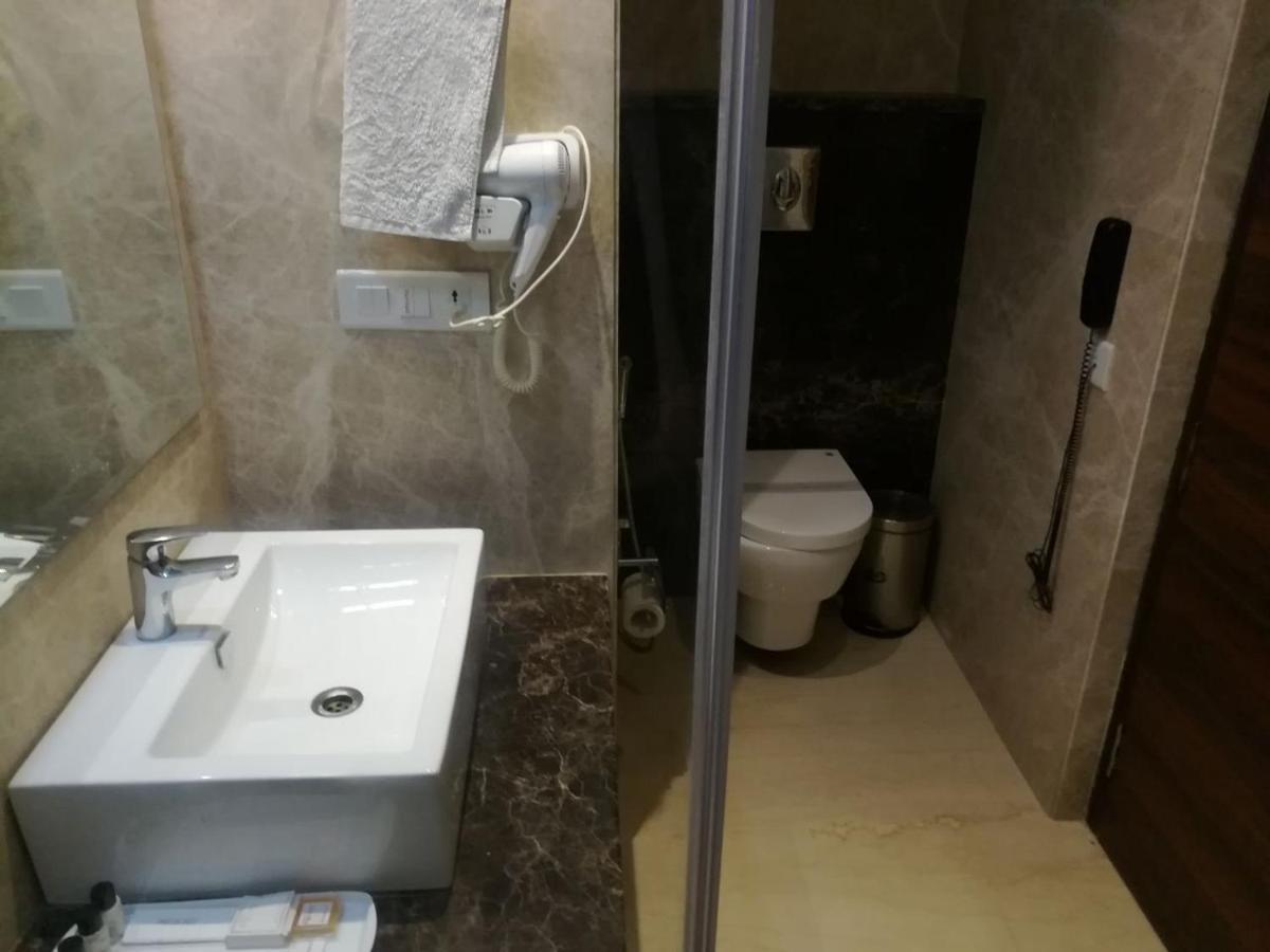 Hide Away Suites Noida Kültér fotó