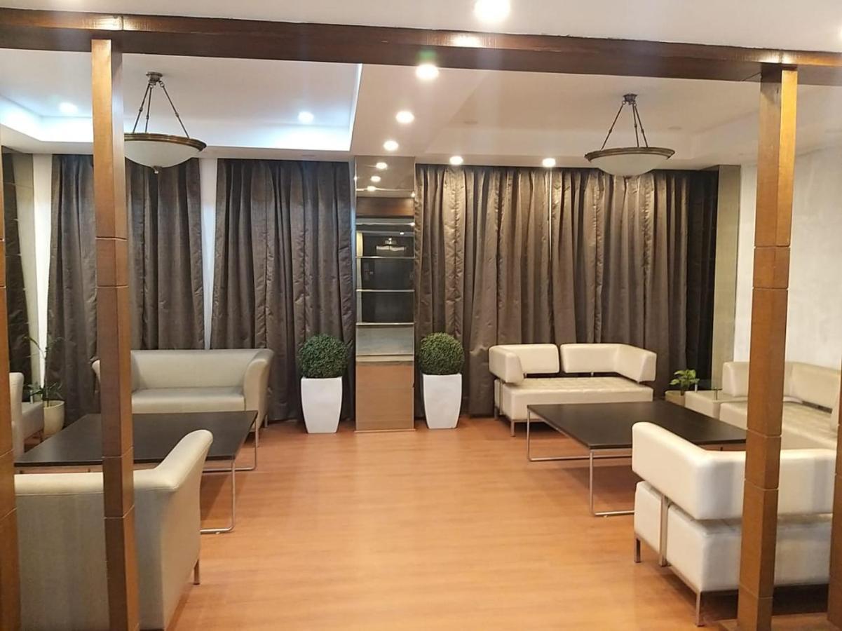 Hide Away Suites Noida Kültér fotó
