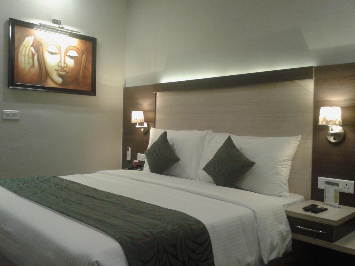 Hide Away Suites Noida Kültér fotó