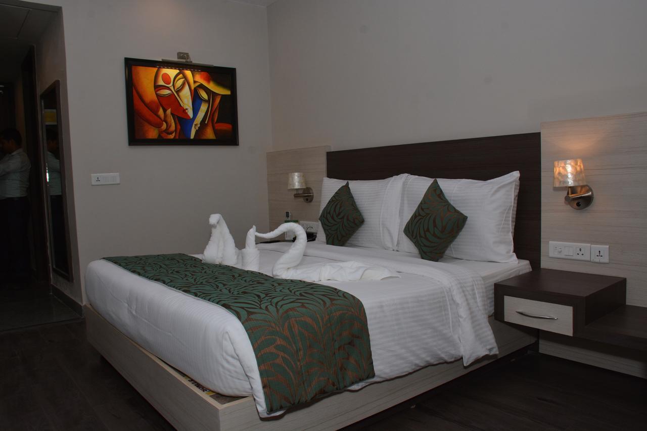Hide Away Suites Noida Kültér fotó