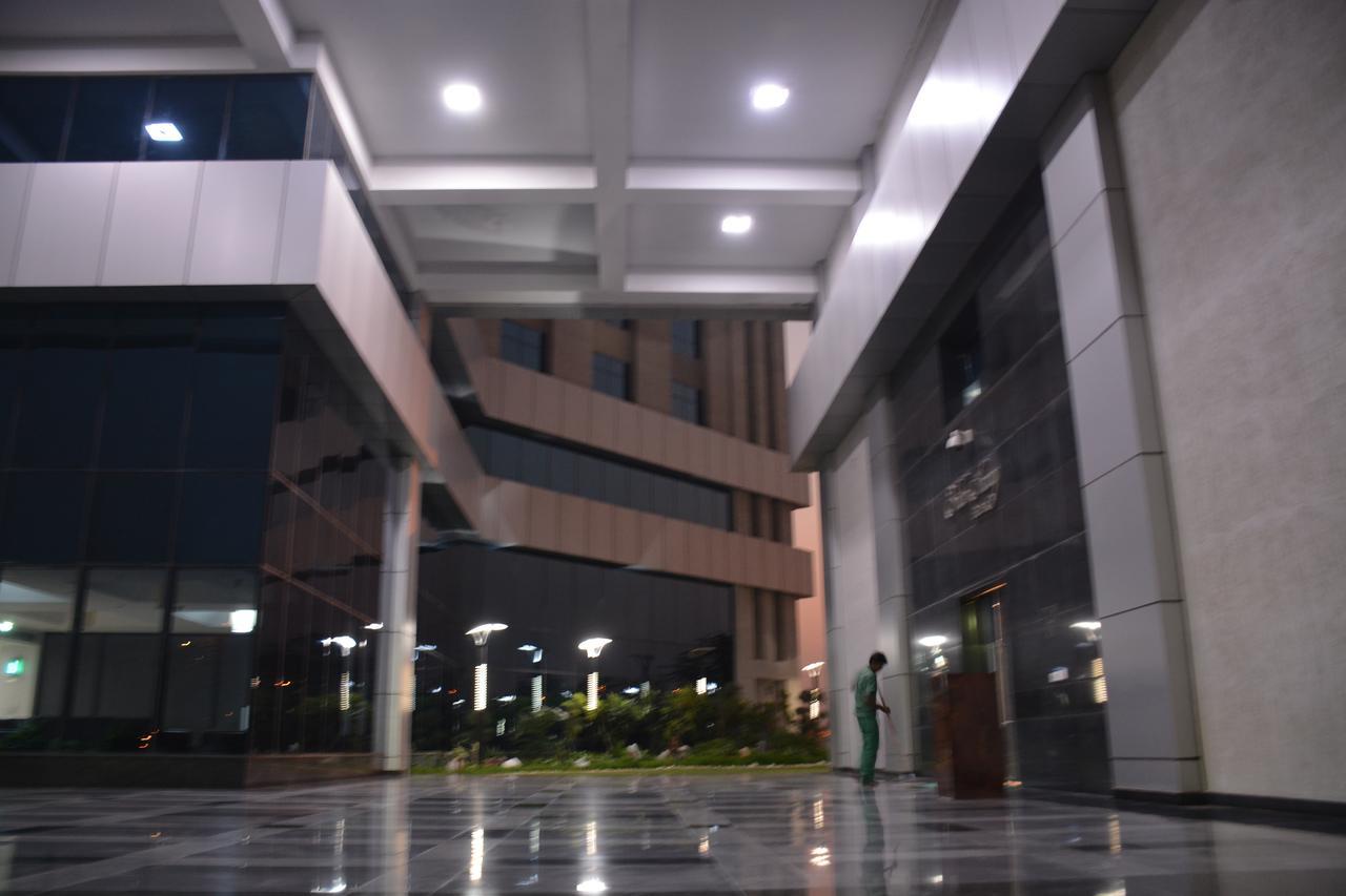 Hide Away Suites Noida Kültér fotó