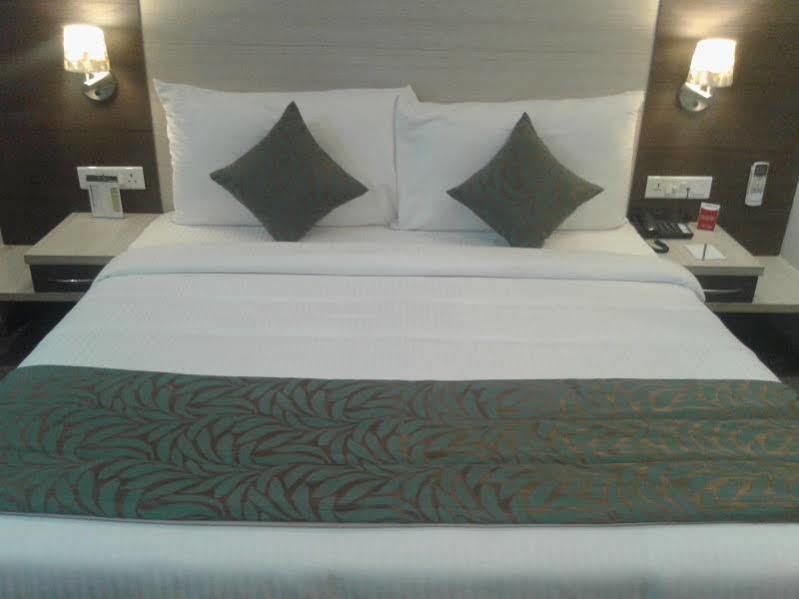 Hide Away Suites Noida Kültér fotó