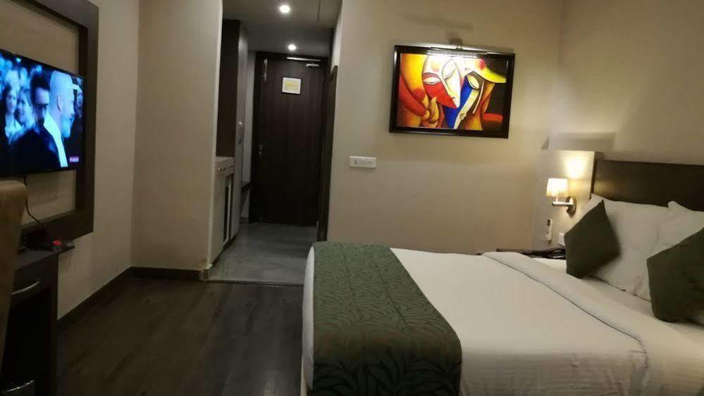 Hide Away Suites Noida Kültér fotó